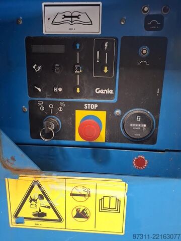 Šķēres lifts Genie GS-4390 RT