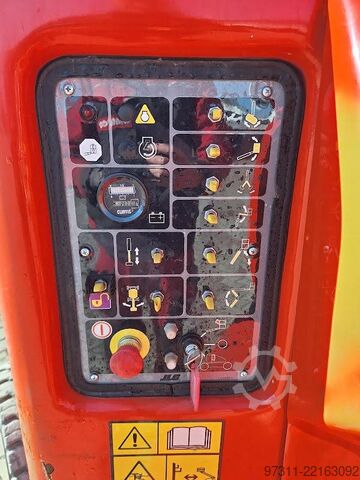 Sujungta teleskopinė darbo platforma JLG E400AJPN