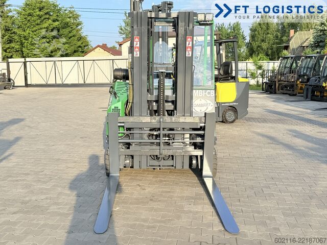 Carretilla retráctil de 4 vías Combilift CB3000 DIESEL TRIPLEX 4900 POSITIONER