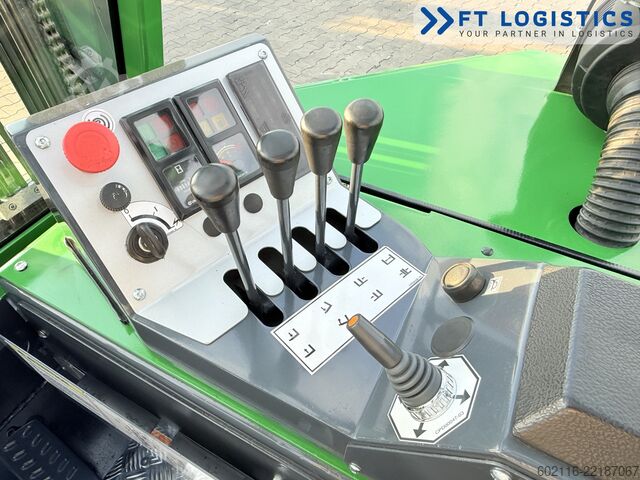 Carretilla retráctil de 4 vías Combilift CB3000 DIESEL TRIPLEX 4900 POSITIONER