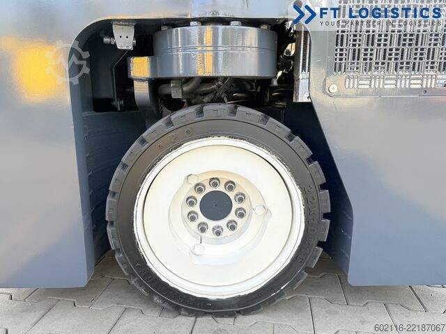 Carretilla retráctil de 4 vías Combilift CB3000 DIESEL TRIPLEX 4900 POSITIONER