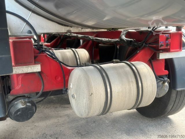 Tankoplegger KÄSSBOHRER Bitumen 32.000L ADR FL/AT Alufelgen Liftachse