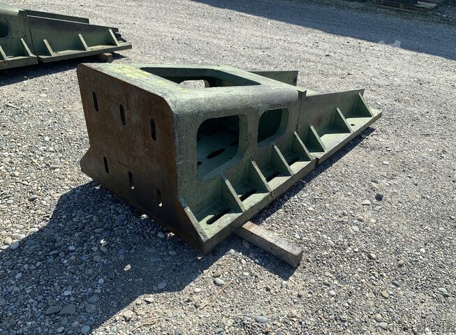 Par de placas angulares em ferro fundido Paire d'équerres en fonte 2075 x 1000 x 700 mm