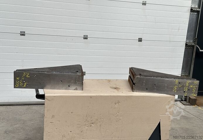 Par de placas angulares de aço Paire d'équerres en acier 600 x 445 x 150 mm