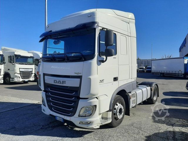 وحدة جرار قياسية DAF XF460