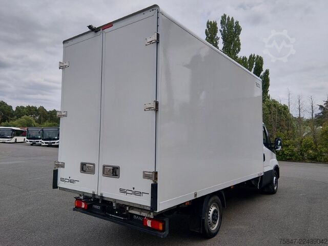 Transporter mit Koffer Iveco Daily 35 S 14 H Rückfahrkamera