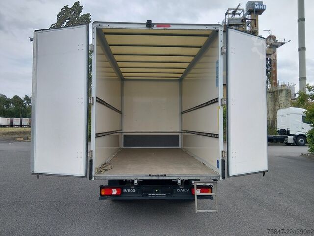 Transporter mit Koffer Iveco Daily 35 S 14 H Rückfahrkamera