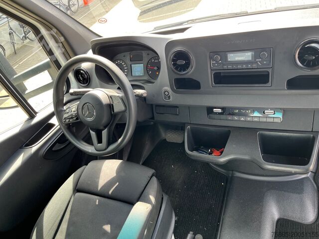 Kovček Mercedes-Benz Sprinter 515 1.9 CDI / Box 4.4 mtr / Laadklep /...