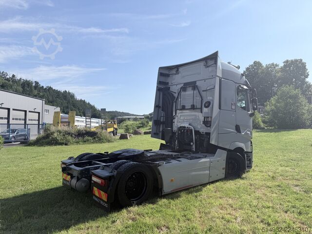 Volume tractor unit Renault 