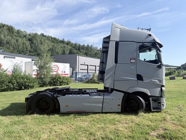 Volume tractor unit Renault 