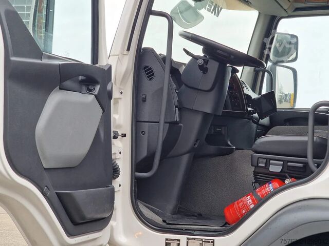 Suitcase Renault D 320 4x2 - Box with sidedoors - Zepro loadlift...