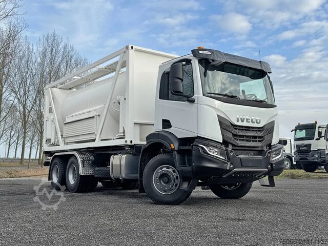 Kapal Tanker Iveco T-Way AD380T43H AT Water Tank Truck (12 units)