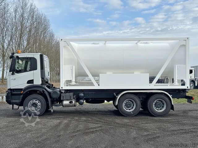 Kapal Tanker Iveco T-Way AD380T43H AT Water Tank Truck (12 units)