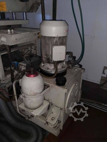 Máquina de moldagem por sopro BATTENFELD FISCHER VK1-1