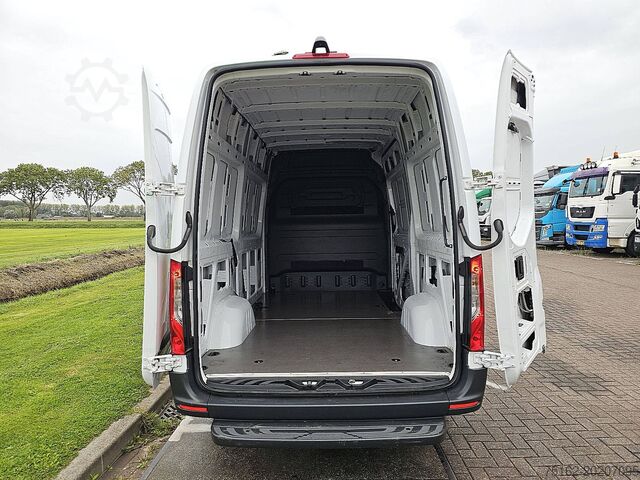 Kombi s vysokou strechou MERCEDES-BENZ SPRINTER 317 L2H2 Navi RWD