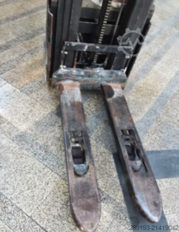 מלגזת הרמה ידנית Toyota BT SWE 120 L Elektro