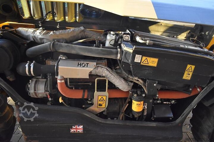 รถตักแบบแขนยืดได้ JCB 525-60