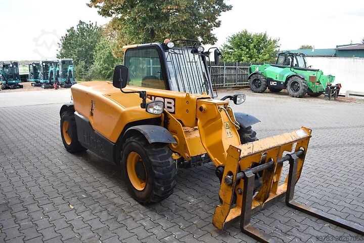 รถตักแบบแขนยืดได้ JCB 525-60