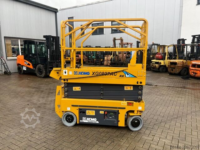 Thang nâng cắt kéo XCMG XG0807AC