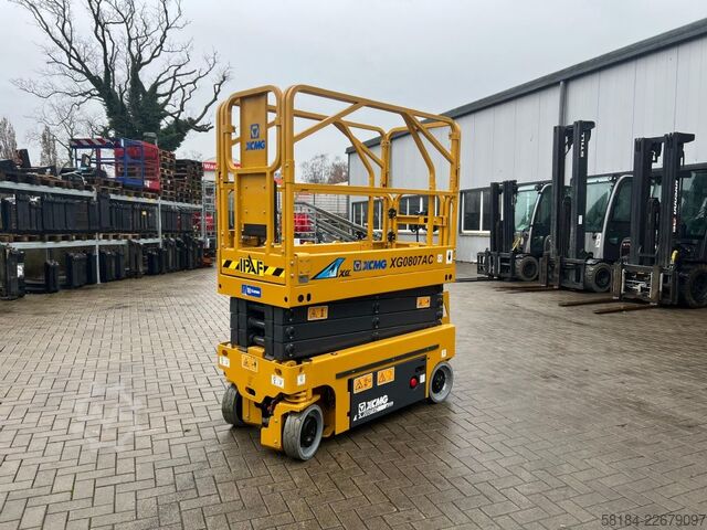 Thang nâng cắt kéo XCMG XG0807AC