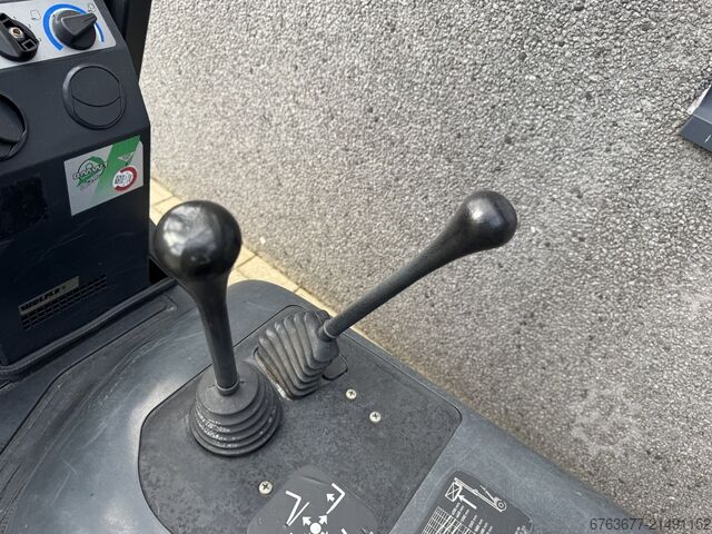 Linde H18T-03 trojitý stožiar 545 voľný zdvih bočný posuv 2002 6800 hodín LPG LINDE H18T-03 triplo 545 freelift sideshift 2002 6800uur LPG