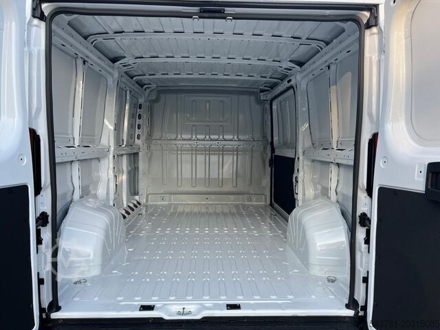Minibus FIAT Ducato 33 L2H1 RüKa CarPlay 260Grad Türen DAB