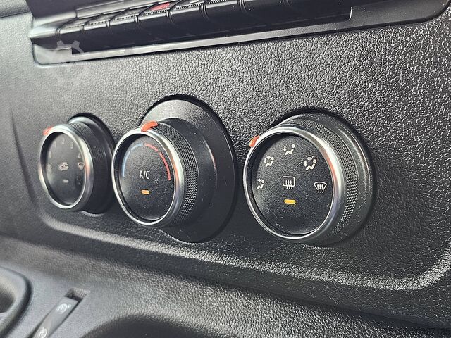 Kufor RENAULT MASTER 2.3 Bakwagen Laadklep!