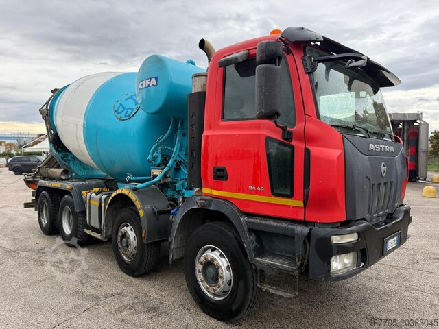 Camion malaxeur à béton Astra HD8 84.44-80
