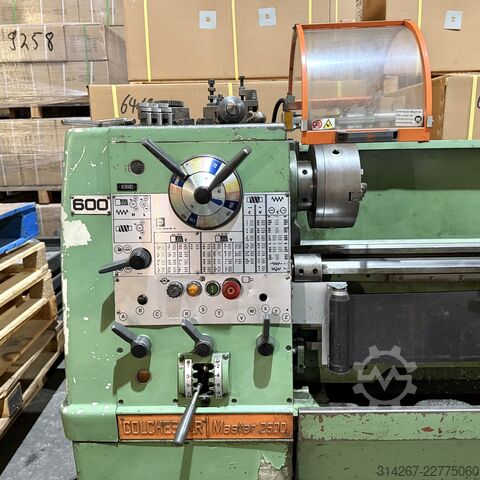 Máy tiện tâm Colchester Master 2500