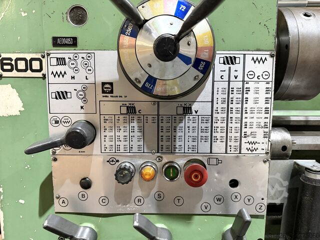 Máy tiện tâm Colchester Master 2500