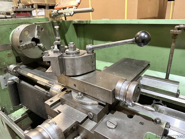 Máy tiện tâm Colchester Master 2500