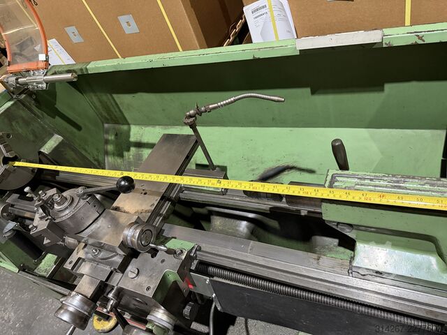 Máy tiện tâm Colchester Master 2500