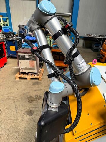 Kolaborativní robot Universal Robots UR 10 Cobot