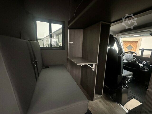 Livestock transporter Iveco Daily mit Steinsberger 5 Pferde, 2 Wohnungen