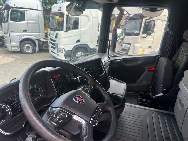 Camión de materiales peligrosos SCANIA R450 Euro6D Retarder ACC ADR EXII / EXIII PTO