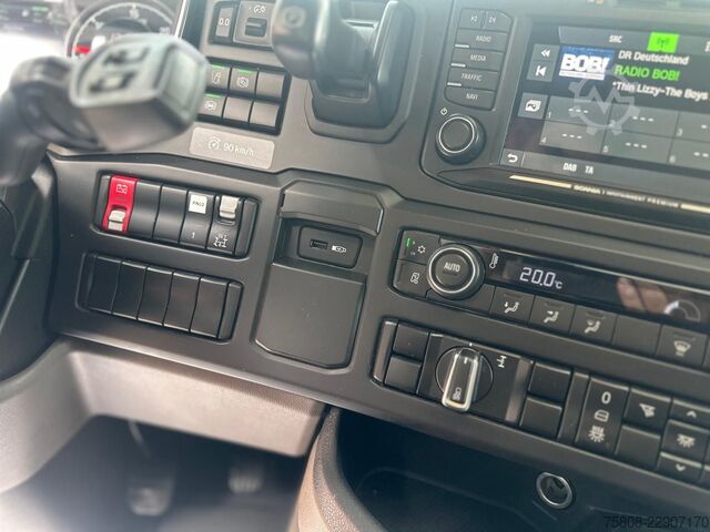 Camión de materiales peligrosos SCANIA R450 Euro6D Retarder ACC ADR EXII / EXIII PTO