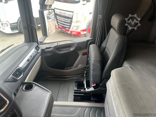 Camión de materiales peligrosos SCANIA R450 Euro6D Retarder ACC ADR EXII / EXIII PTO
