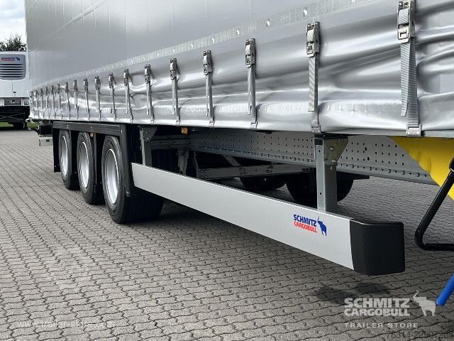 Naczepa otwarta z plandeką Schmitz Cargobull Curtainsider Mega Getränke