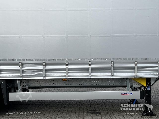 Naczepa otwarta z plandeką Schmitz Cargobull Curtainsider Mega Getränke