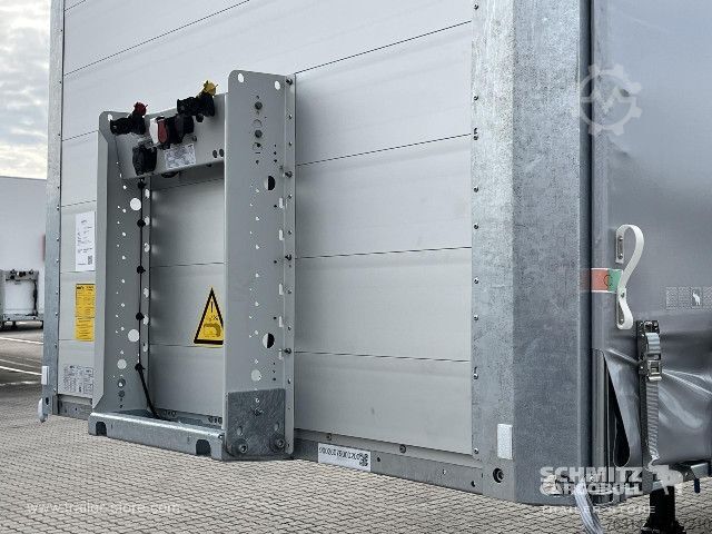 Naczepa otwarta z plandeką Schmitz Cargobull Curtainsider Mega Getränke