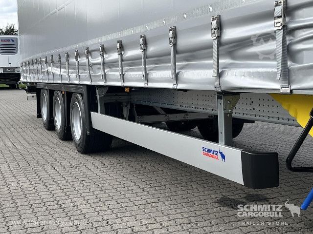 Naczepa otwarta z plandeką Schmitz Cargobull Curtainsider Mega Getränke