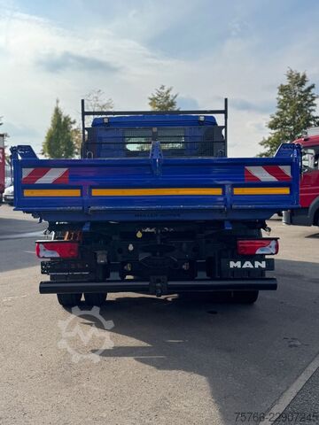 Furgón volquete trilateral MAN TGL 8.220 / 2 x AHK / KAMERA / NAVI