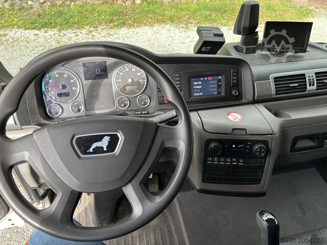 Pengangkut dengan kotak, lif belakang, lampu brek, 2x alat penunda MAN TGL 8.190 BL