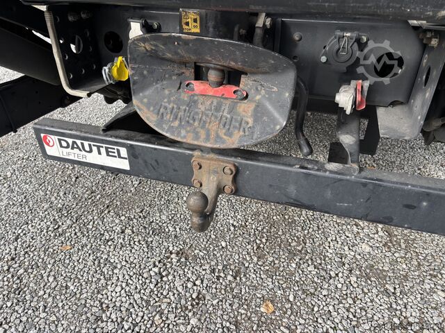 Pengangkut dengan kotak, lif belakang, lampu brek, 2x alat penunda MAN TGL 8.190 BL