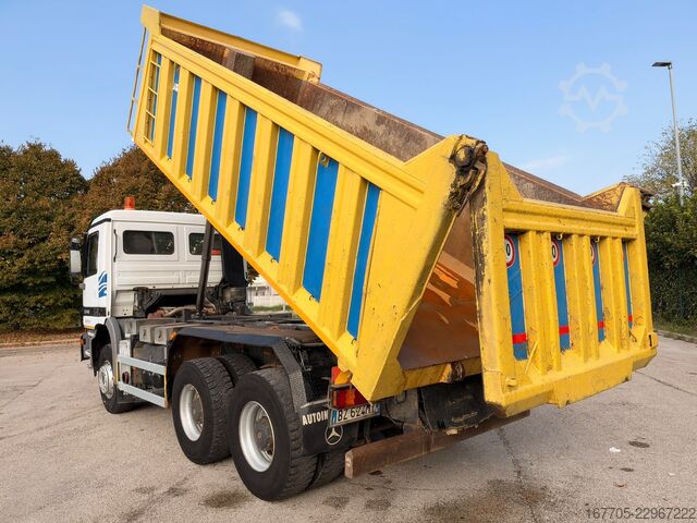 Camión volquete Mercedes-Benz ACTROS 3348