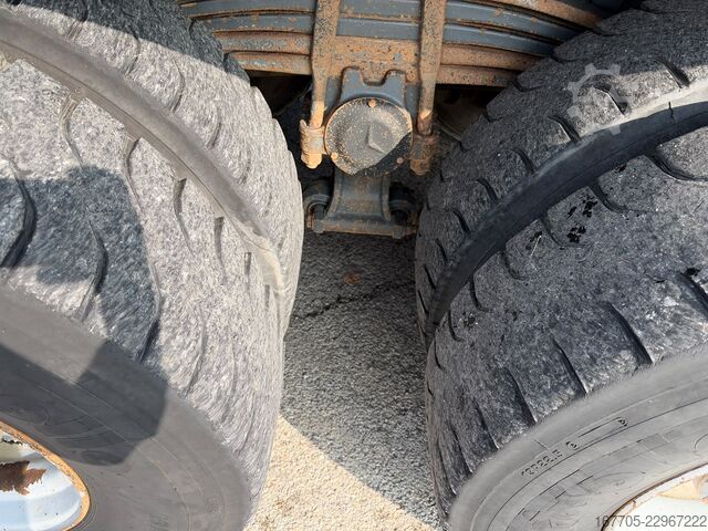 Camión volquete Mercedes-Benz ACTROS 3348