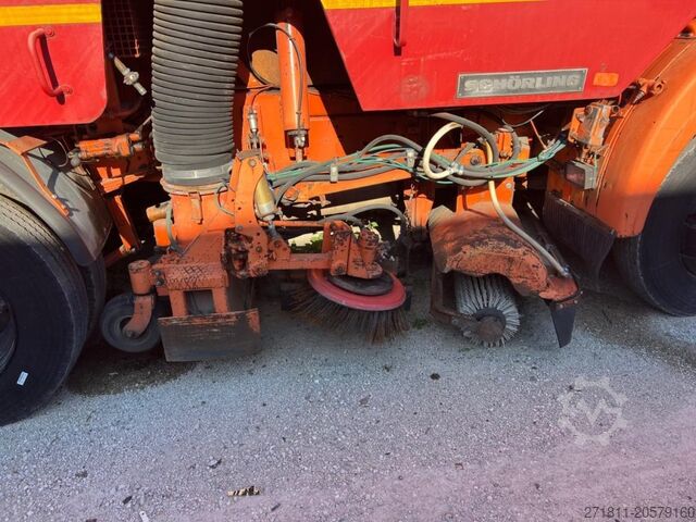 Özel amaçlı kamyon MERCEDES-BENZ MERCEDES AUTOSPAZZATRICE USATA