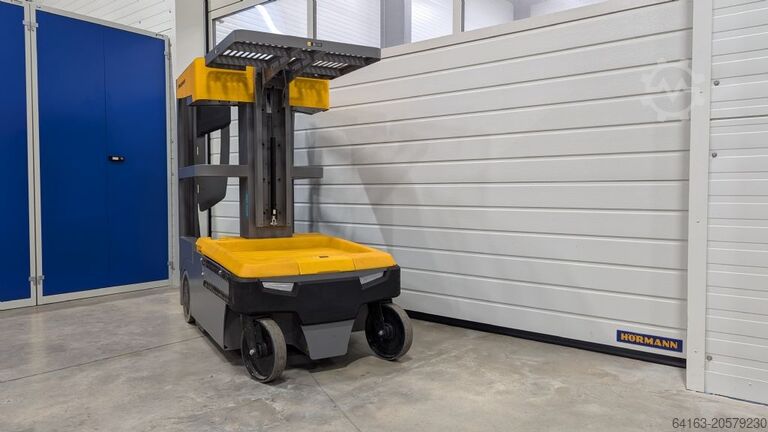 Pasūtījumu komplektētājs ar vidējo pacēlāju Jungheinrich EKM 202