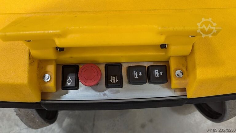 Pasūtījumu komplektētājs ar vidējo pacēlāju Jungheinrich EKM 202