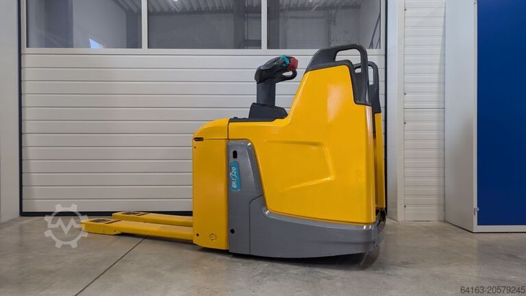 Palešu ratiņi Jungheinrich ERE 120 feste Standplattform